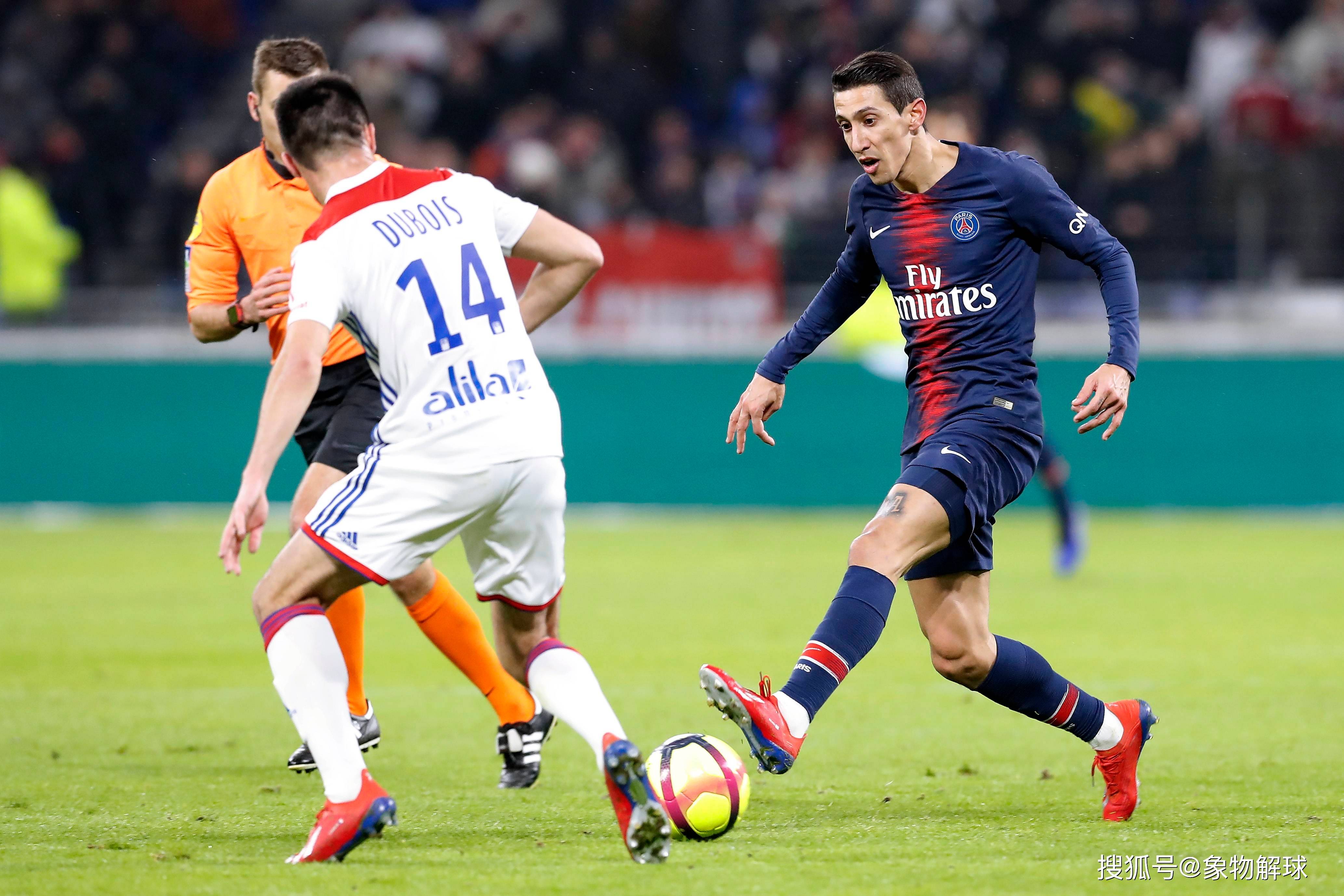 各路豪强在赛场上搏杀，展现出强大竞技实力的简单介绍