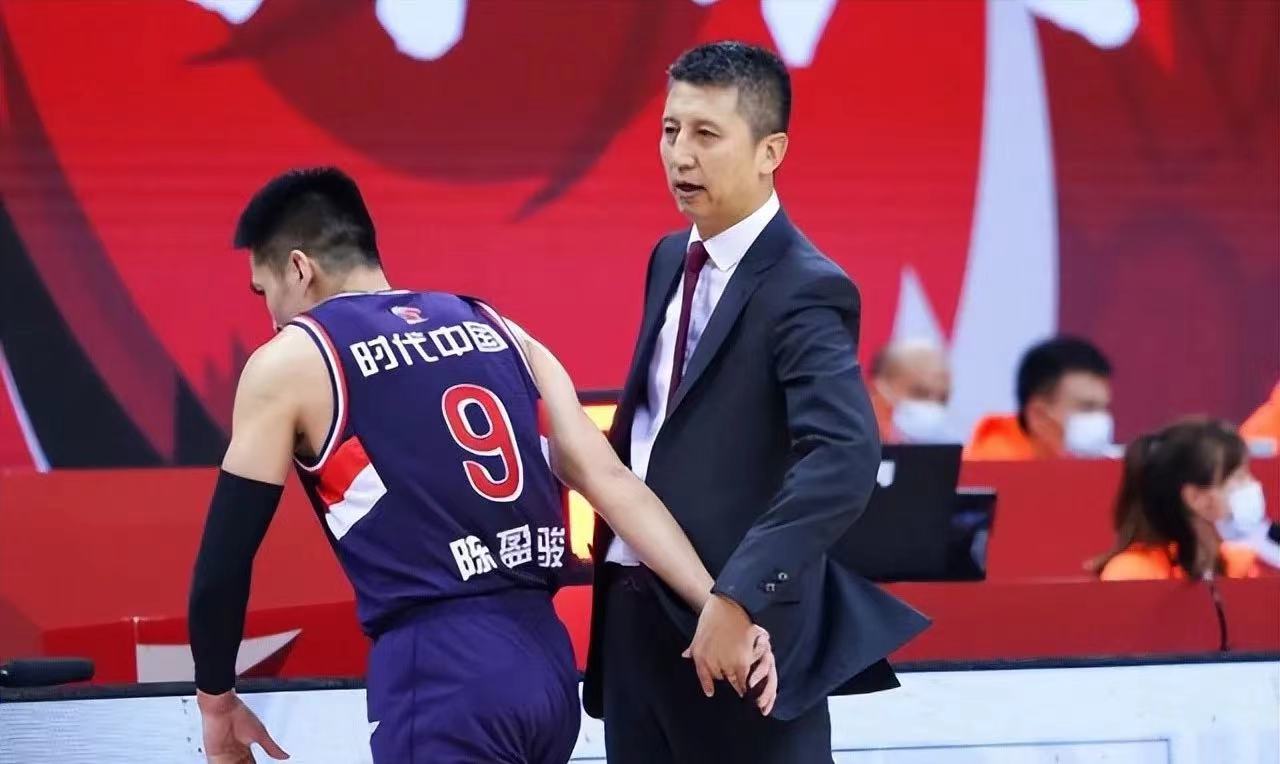 关于新疆男篮遭遇广州队，实力均衡充满对抗的信息