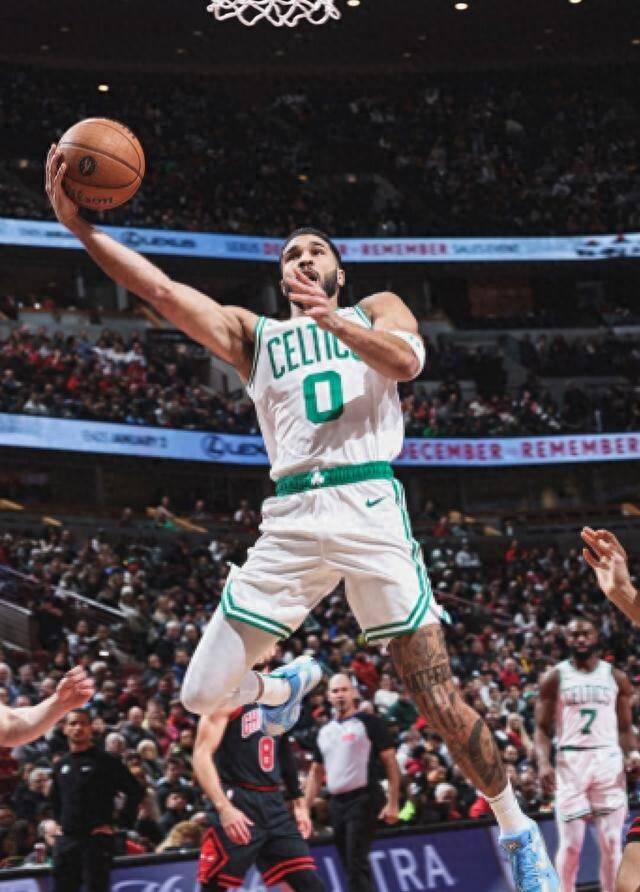 萨拉赫巅峰对决，塔图姆与60激战FPX分钟，关键助攻胜负难料！